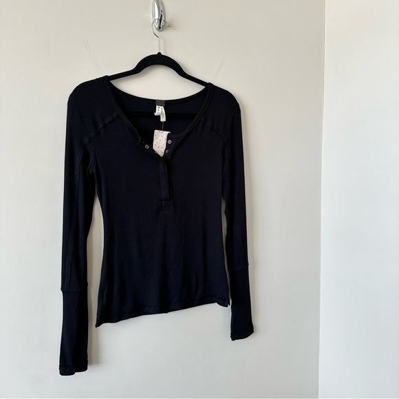 Nwt-free People Ribbed Black Ling Sleeve Henley (Size: Medium) - Picture 6 of 9
